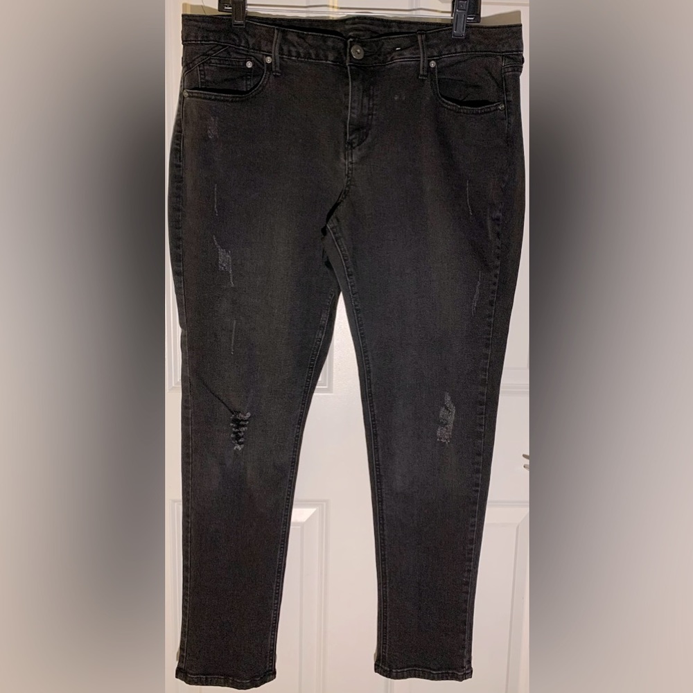 Pre-used | In great condition | Zanadi | Size: 16 | Black-washed jeans
